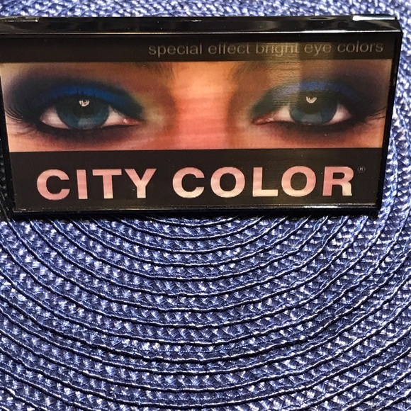NWT City Color Special Effect Bright Eye Colors Eyeshadow Palette - Picture 3 of 7